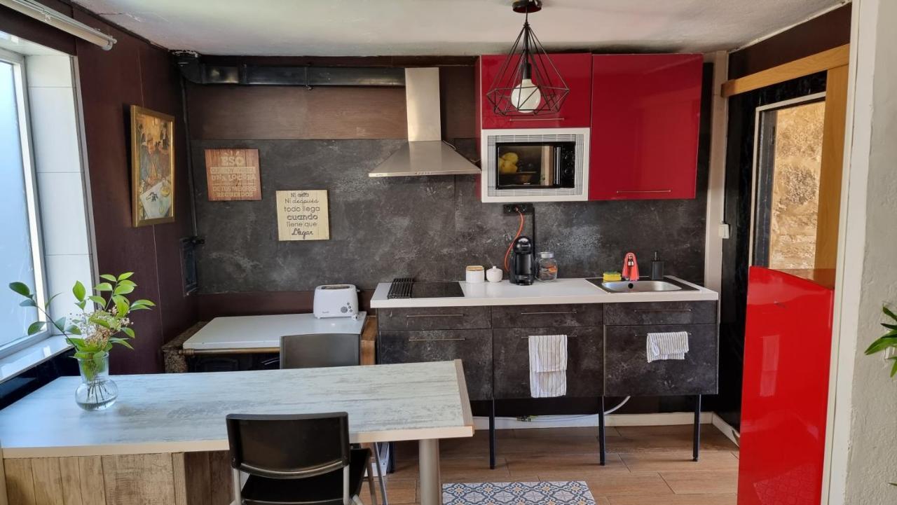 Tipica Casa De Piedra Villa ซานติอาโก เด กอมโปสเตลา ภายนอก รูปภาพ