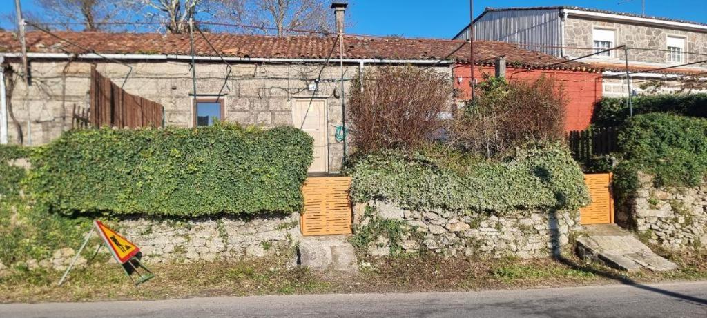 Tipica Casa De Piedra Villa ซานติอาโก เด กอมโปสเตลา ภายนอก รูปภาพ